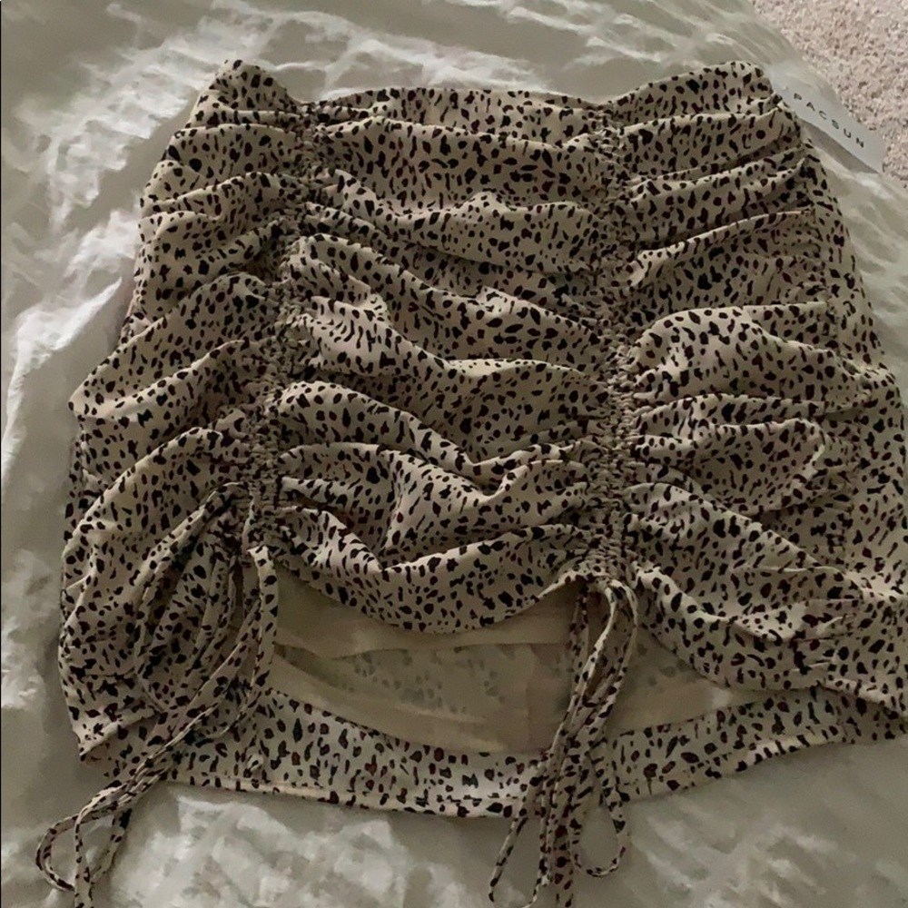 DO NOT BUY. THIS IS ON HOlD. La hearts xs skirt